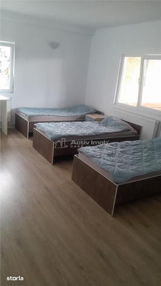 Casă cu 10 camere cu Teren 800 Mp în Cristian