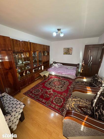 Apartament cu 3 camere decomandat în Sat Vacanță