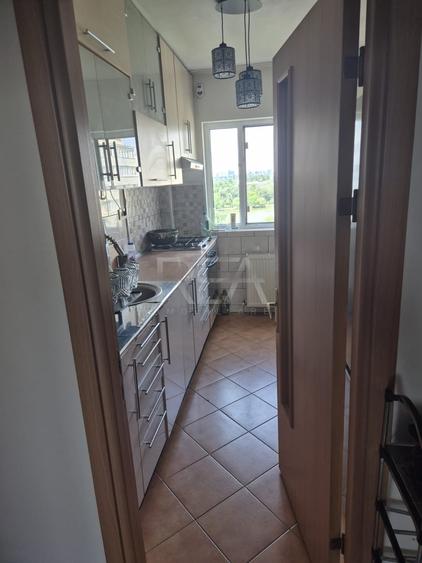 Apartament cu 3 camere semidecomandat, mobilat în Colentina