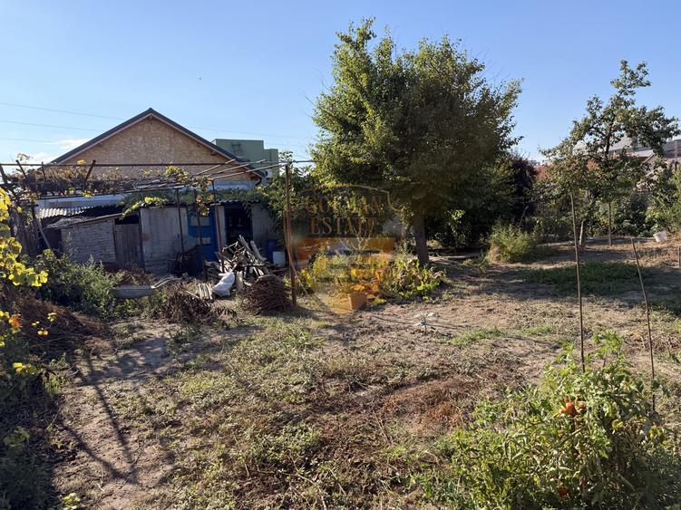 Casă individuală cu 4 camere cu Canalizare în Palazu Mare