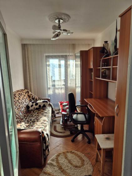 Apartament cu 3 camere decomandat în Alexandru cel Bun
