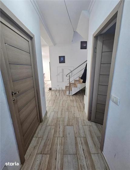 Casă cu 4 camere cu Teren 263 Mp în Sânmihaiu Român