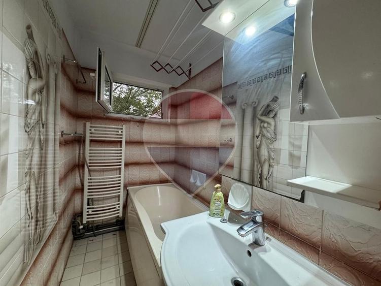 Apartament cu 2 camere semidecomandat, mobilat în Poltur