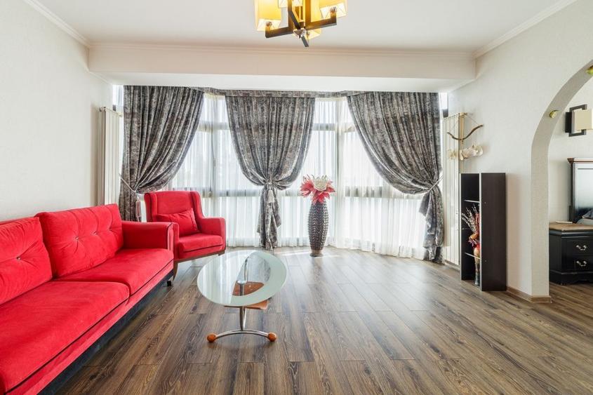 Casă individuală cu 7 camere cu Canalizare în Colentina