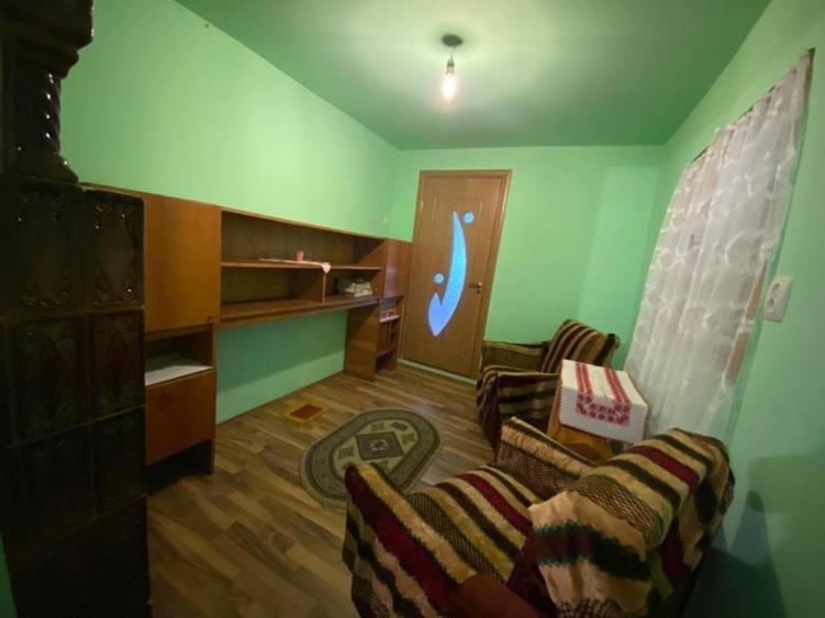 Casă cu 6 camere cu Teren 1300 Mp în Seciu