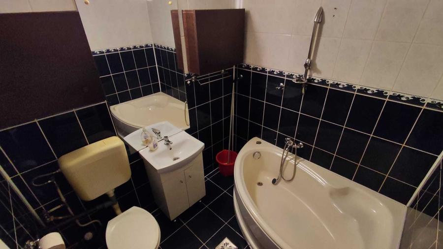 Inchiriez apartament 2 camere decomandate zona OMW/stadion Cetate - 3