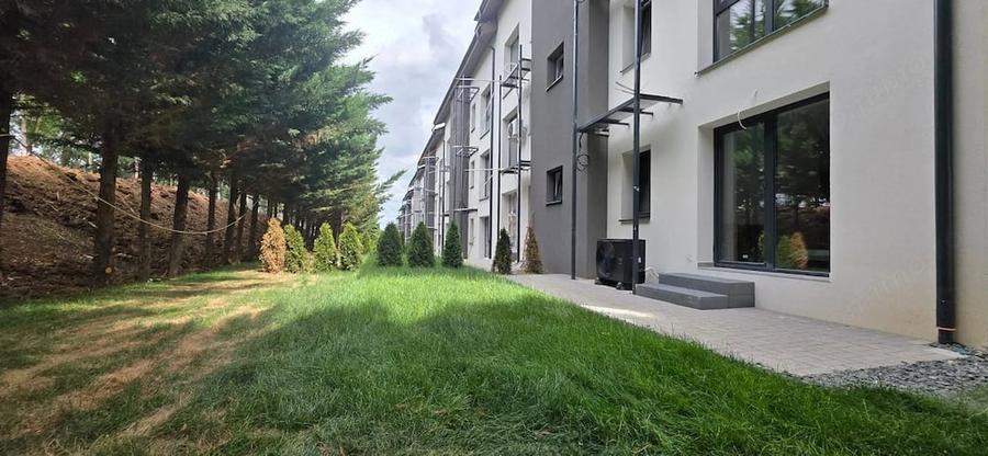 Apartament cu 4 camere semidecomandat în Cristian