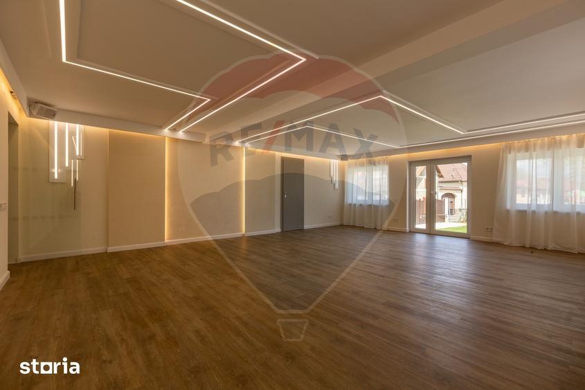 Spațiu comercial, de 120 mp, în Rășinari