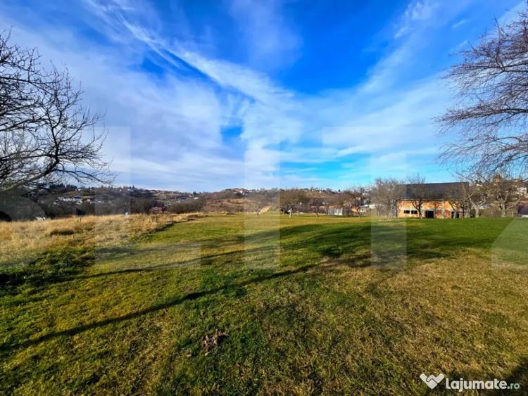 Teren de 2100 mp, în Feleacu