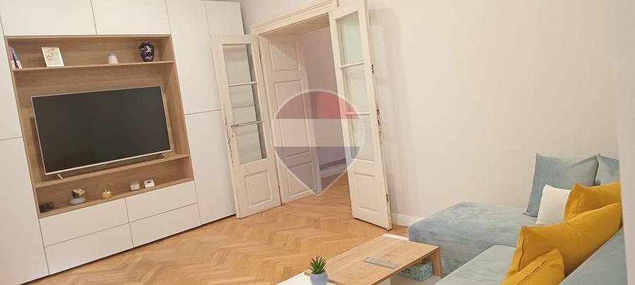Apartament cu 3 camere decomandat, mobilat în Ultracentral