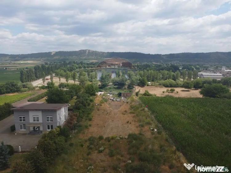 Teren de 500 mp, în Luna