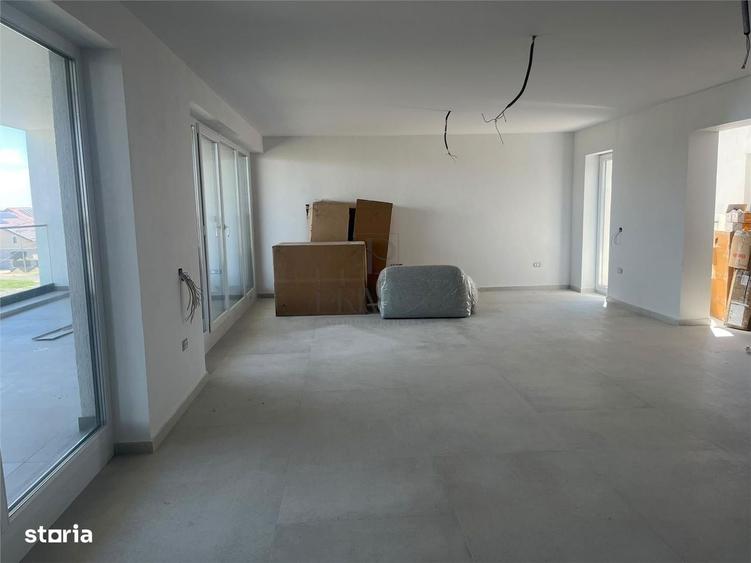Apartament cu 4 camere decomandat în Dumbrăvița