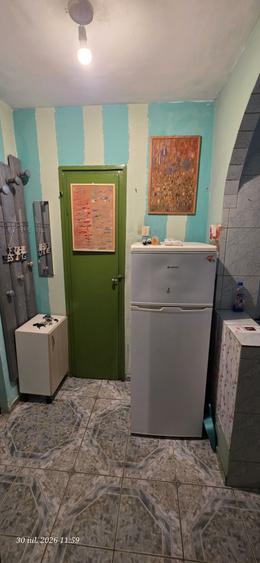De vanzare apartament cu 3 camere etaj 1 - 2