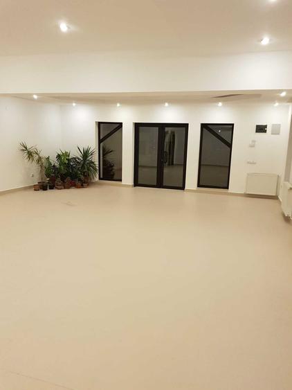Spațiu comercial, de 75 mp, în Central