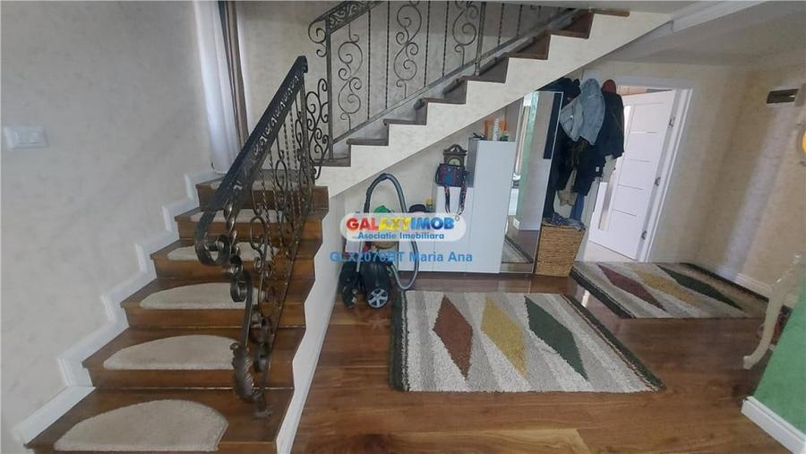 Casă cu 4 camere cu Teren 2000 Mp în Central