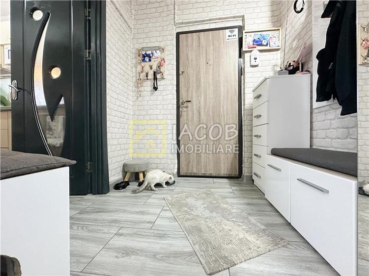 Apartament cu 2 camere semidecomandat în Mioriței