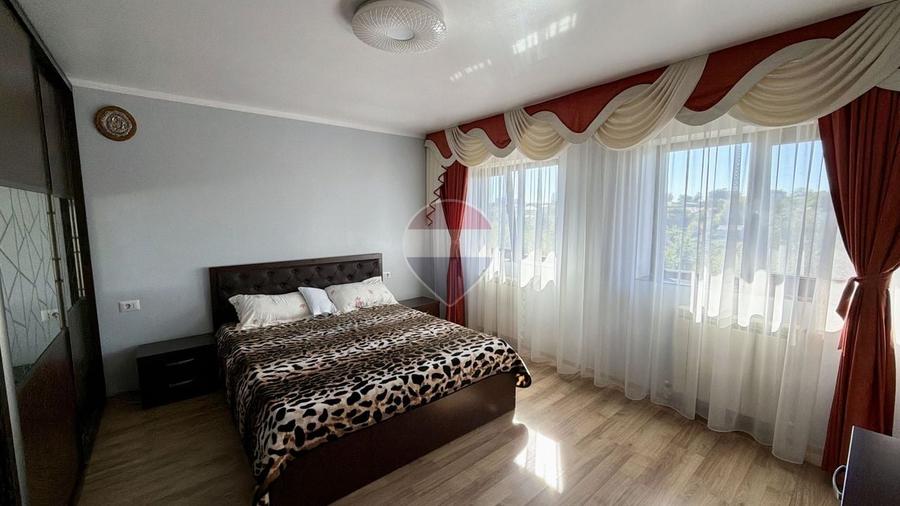 Casă individuală cu 4 camere cu Teren 1000 Mp în Periferie