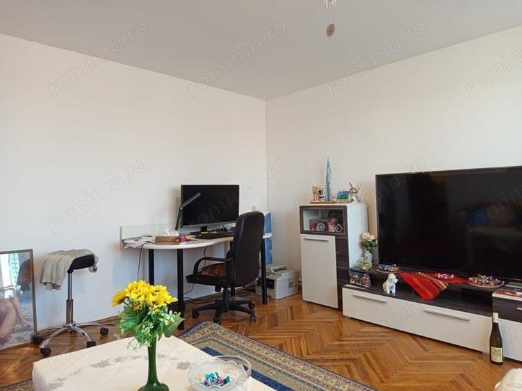 Apartament cu 4 camere decomandat în Progresul