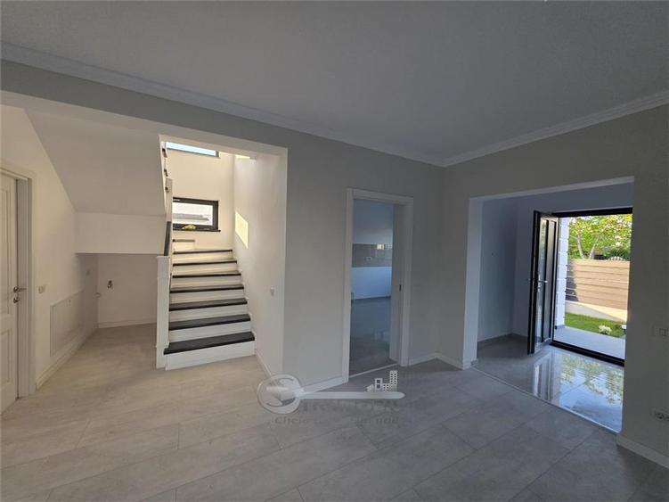 Duplex cu 4 camere cu Teren 300 Mp în Miroslava