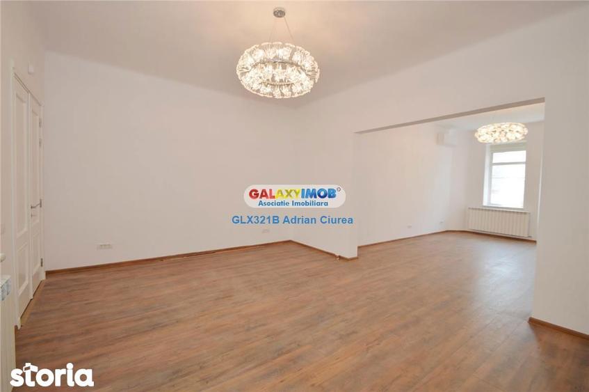 Apartament cu 5 camere în Romană