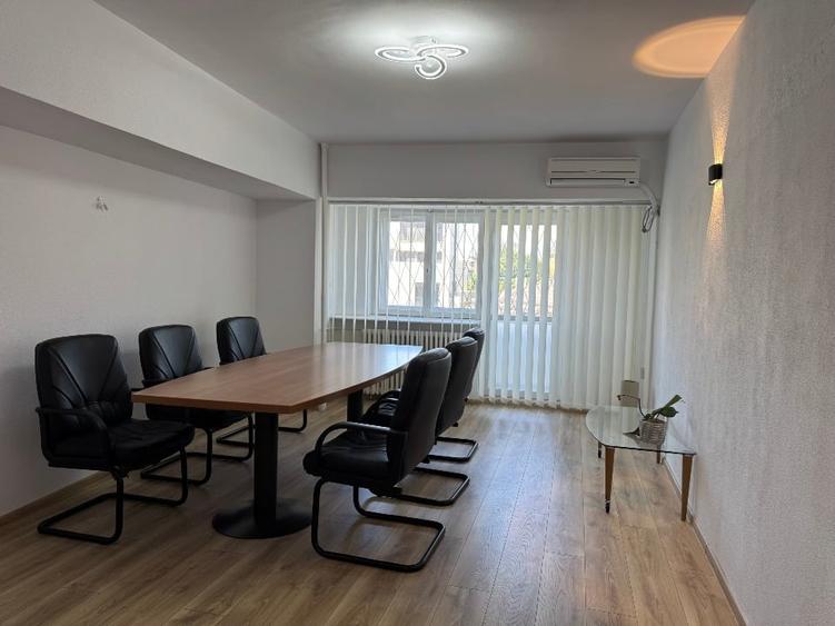 Apartament cu 3 camere decomandat, mobilat în Decebal