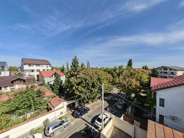 Apartament cu 3 camere semidecomandat, mobilat în Bucureștii Noi