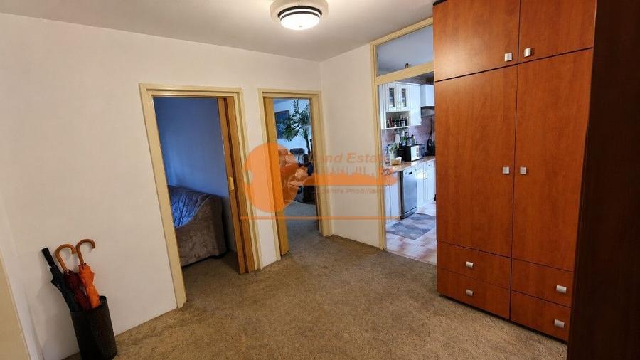 Apartament cu 4 camere semidecomandat în Gorjului