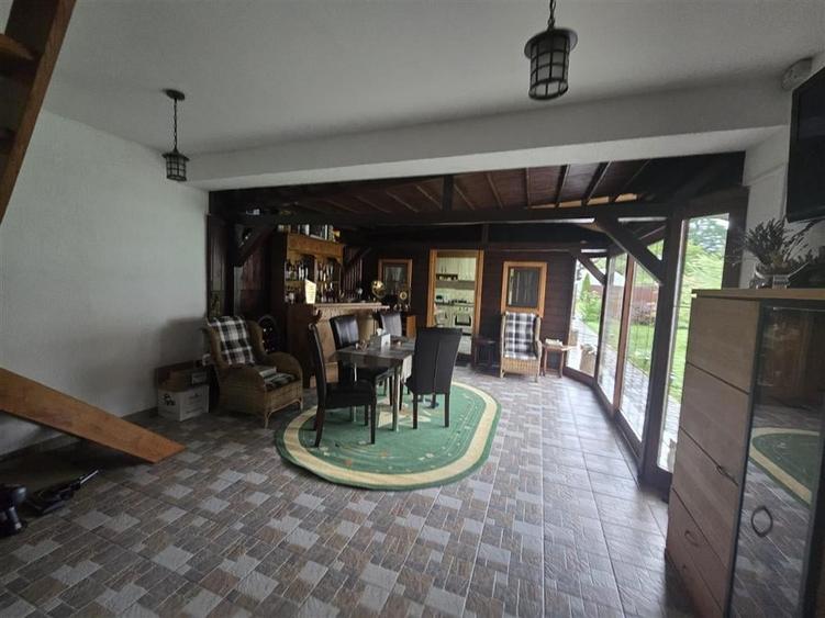 Casă individuală cu 5 camere cu Teren 1600 Mp în Șinca Veche