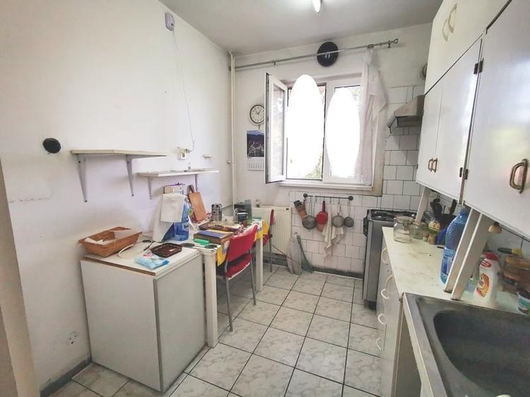 Apartament cu 3 camere semidecomandat în Bucureștii Noi