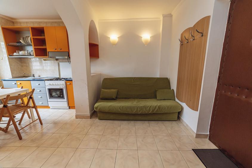 Apartament cu 2 camere semidecomandat, mobilat în Moșilor