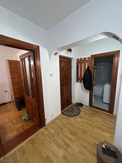 Apartament cu 3 camere decomandat în Sud