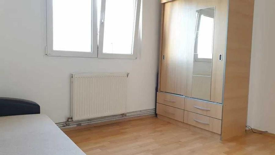 Apartament cu 3 camere decomandat, mobilat în Victoriei