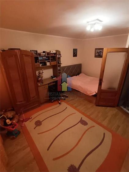 Apartament cu 4 camere decomandat în Buzaului