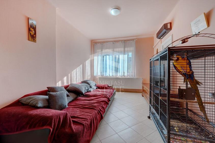 Apartament cu 4 camere decomandat în Calea Călărașilor
