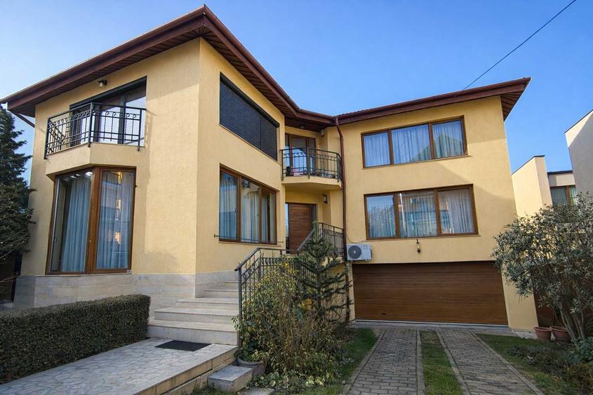 Casă individuală cu 6 camere cu Garaj în Andrei Mureșanu