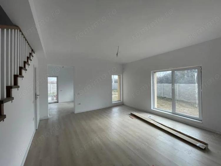Casă cu 5 camere cu Teren 470 Mp în Ghiroda