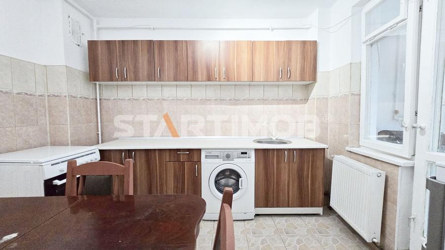 Apartament cu 3 camere decomandat, mobilat în Vlahuță