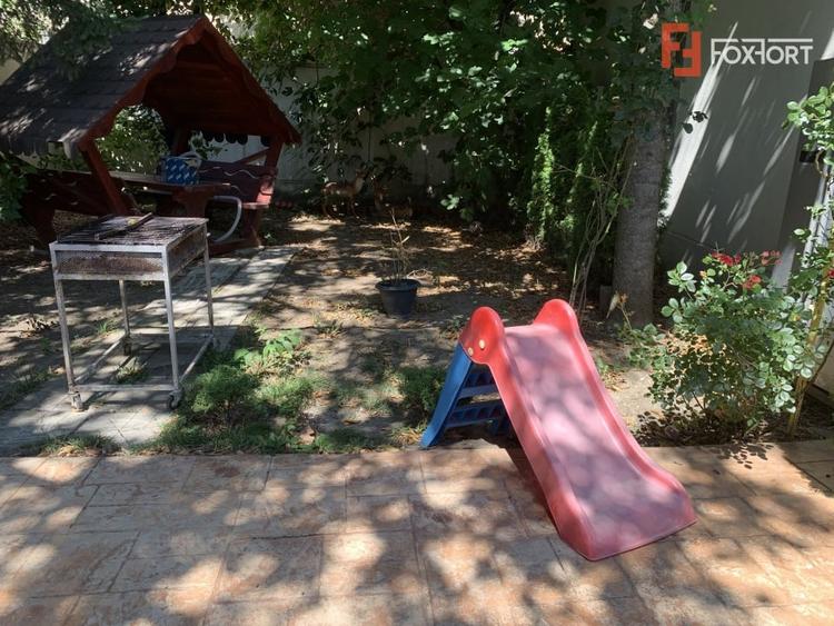 Casă individuală cu 6 camere cu Canalizare în Aradului