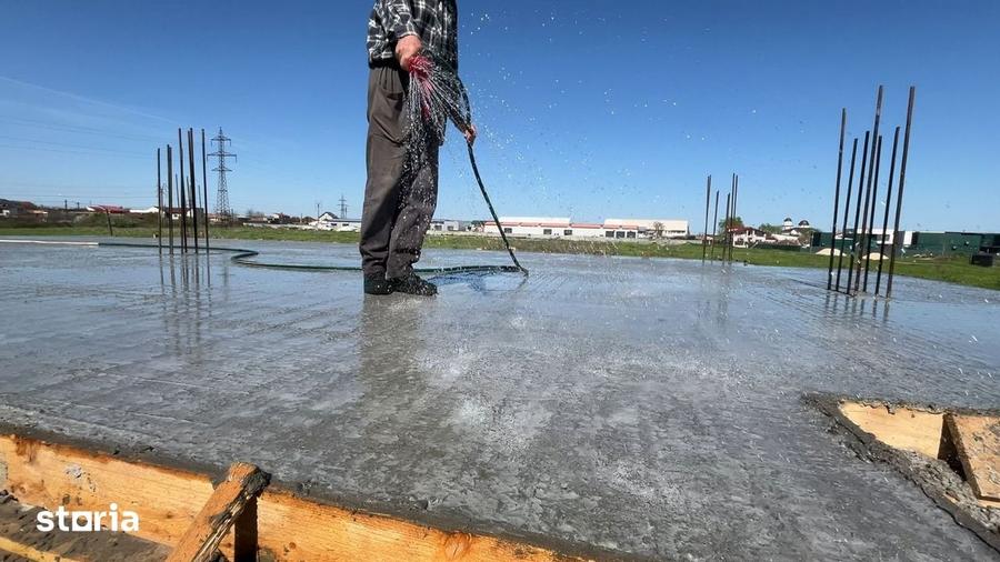 Casă cu 5 camere cu Canalizare în Vest