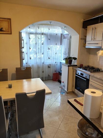Apartament cu 3 camere decomandat în Girocului