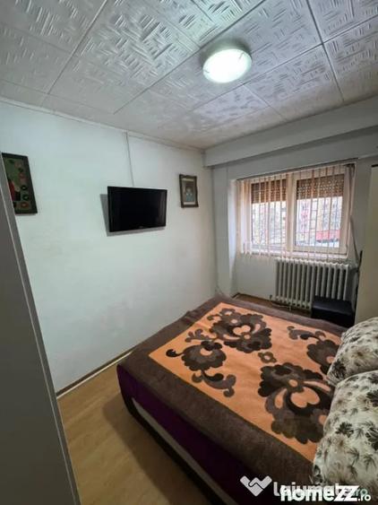 Apartament cu 3 camere decomandat în Republicii