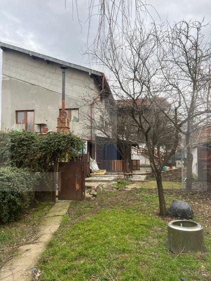 Casă individuală cu 10 camere cu Canalizare în Fratelia