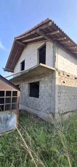 Casă cu 6 camere cu Teren 1200 Mp în Mărăcineanu