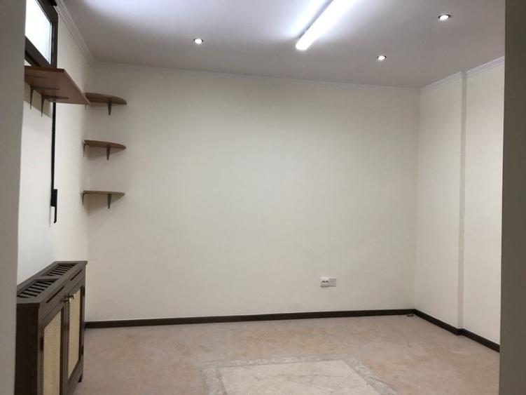 Apartament cu 5 camere decomandat, mobilat în Romană