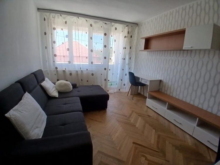 Apartament cu 3 camere decomandat în Complex Studențesc