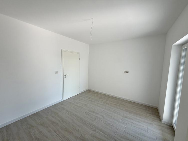 Duplex cu 3 camere cu Canalizare în Moșnița Veche