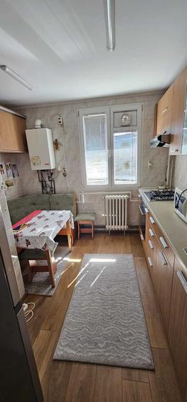 Apartament cu 4 camere decomandat în Ghencea