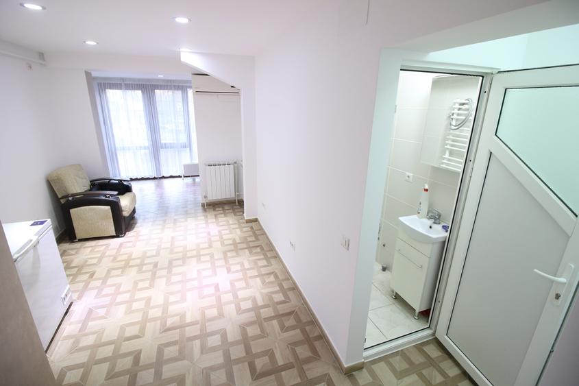 Apartament cu 2 camere în Micro 20