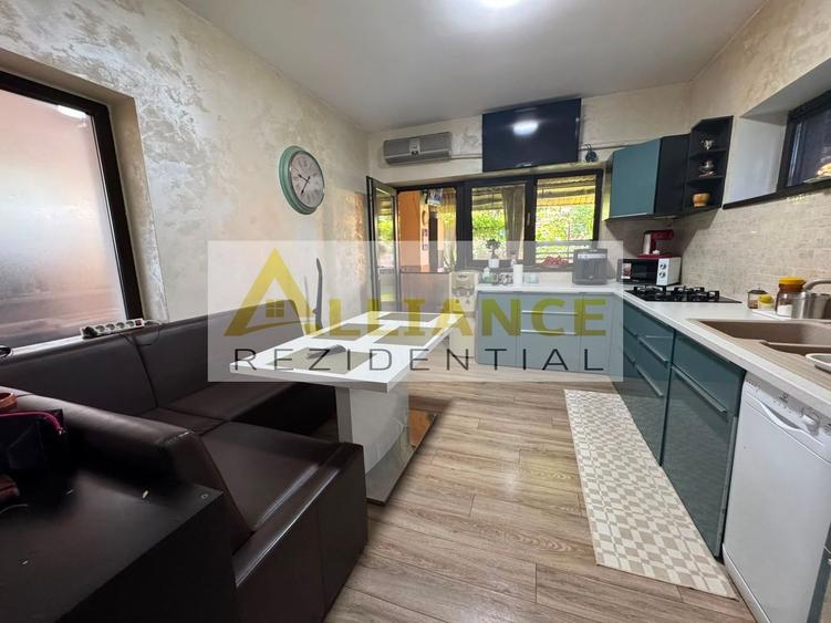 Casă individuală cu 7 camere cu Canalizare în Central
