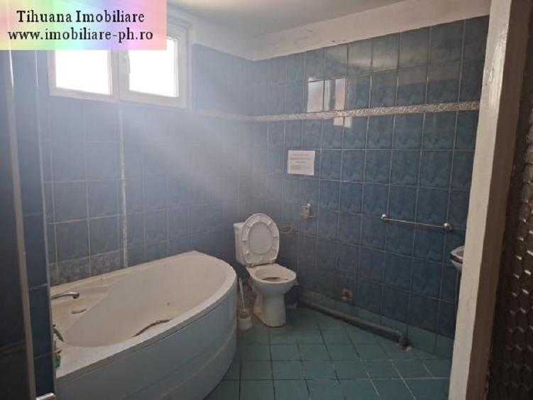 Casă individuală cu 8 camere cu Canalizare în Eroilor